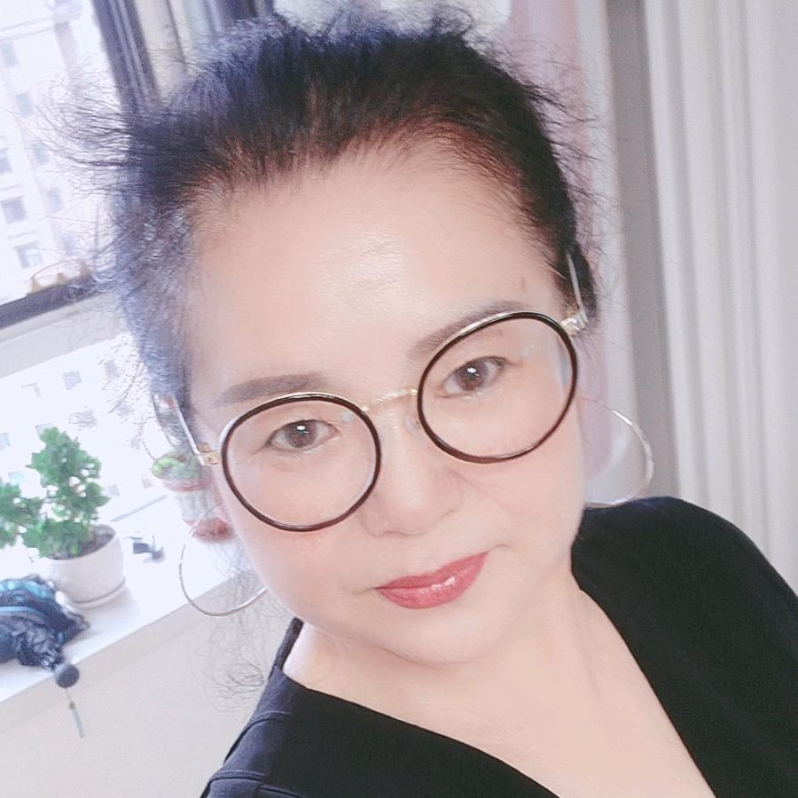 淡然一笑