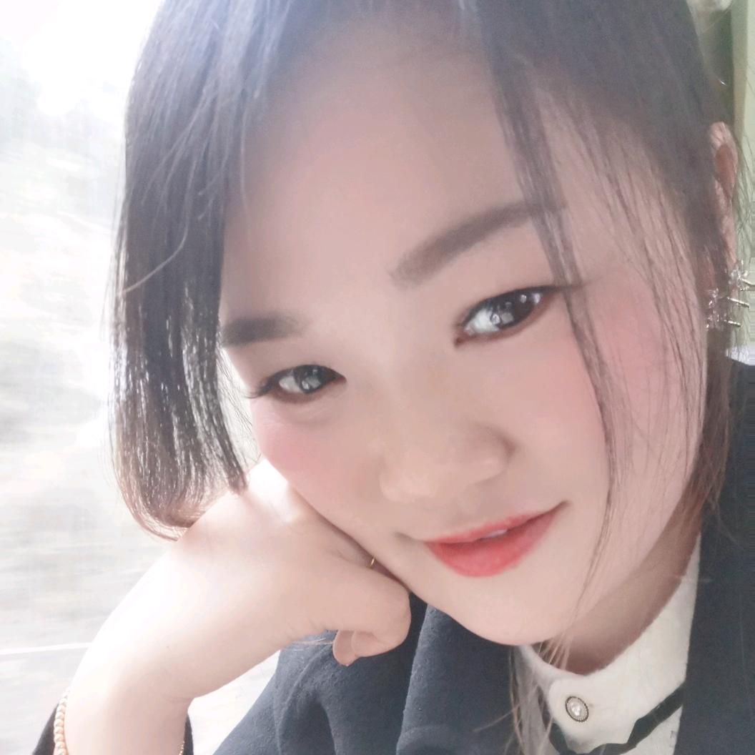 做楼梯的小姐姐