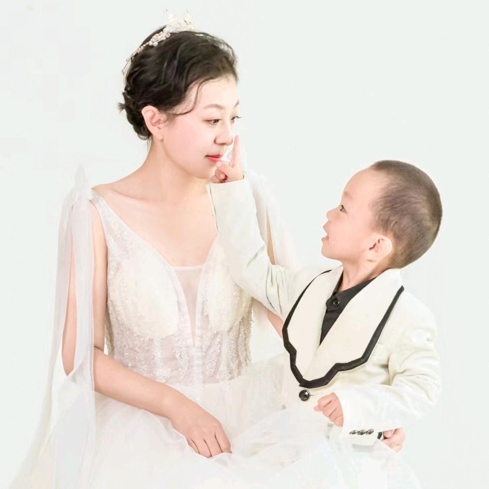 王金秋。