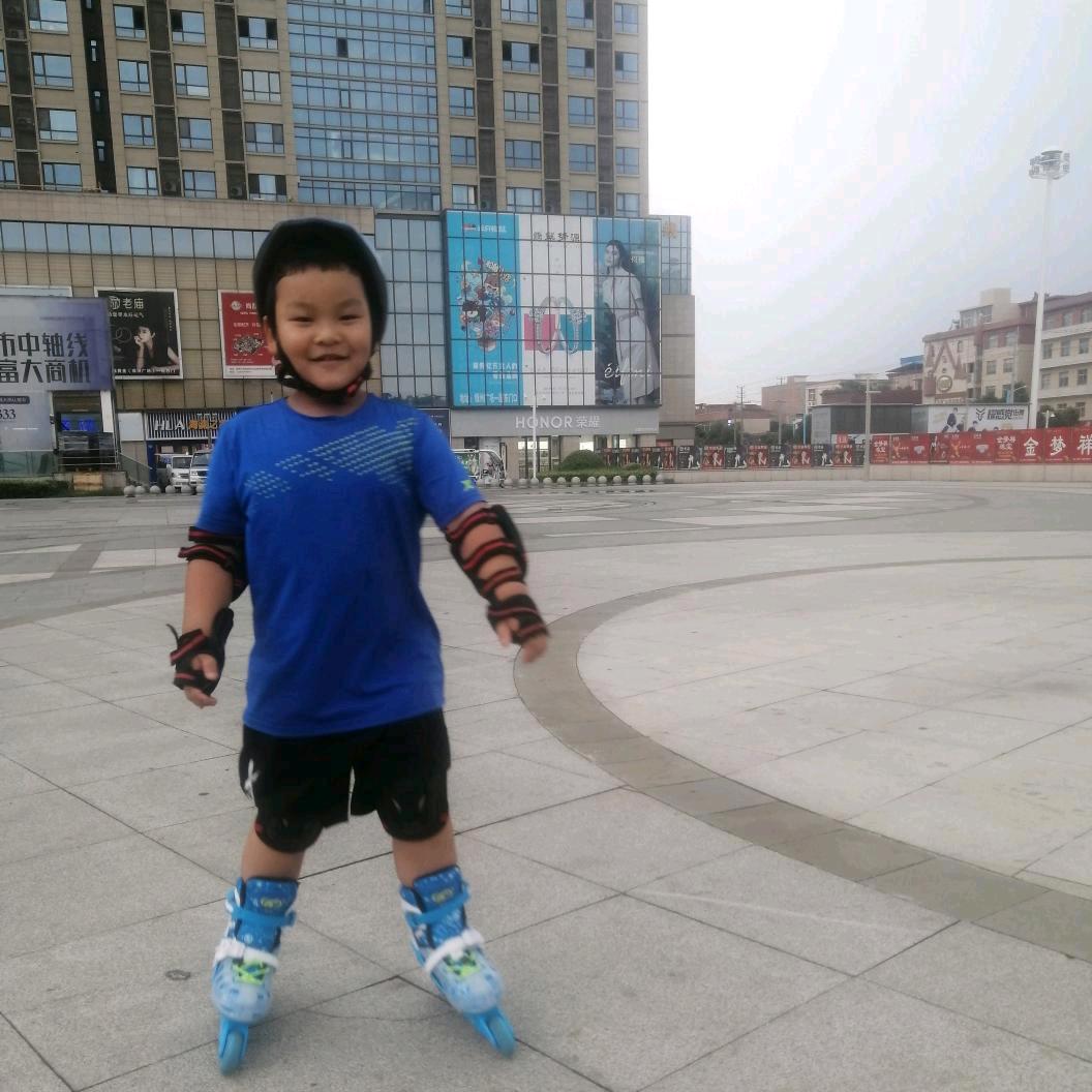这个小子很勇