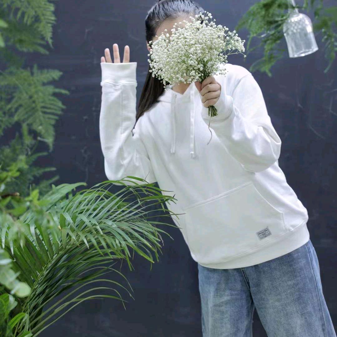 简爱《稷山下迪 鲜花、旗袍店》