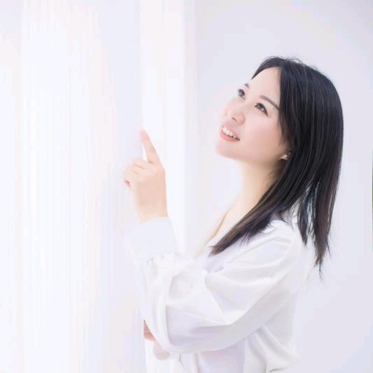 罗显英