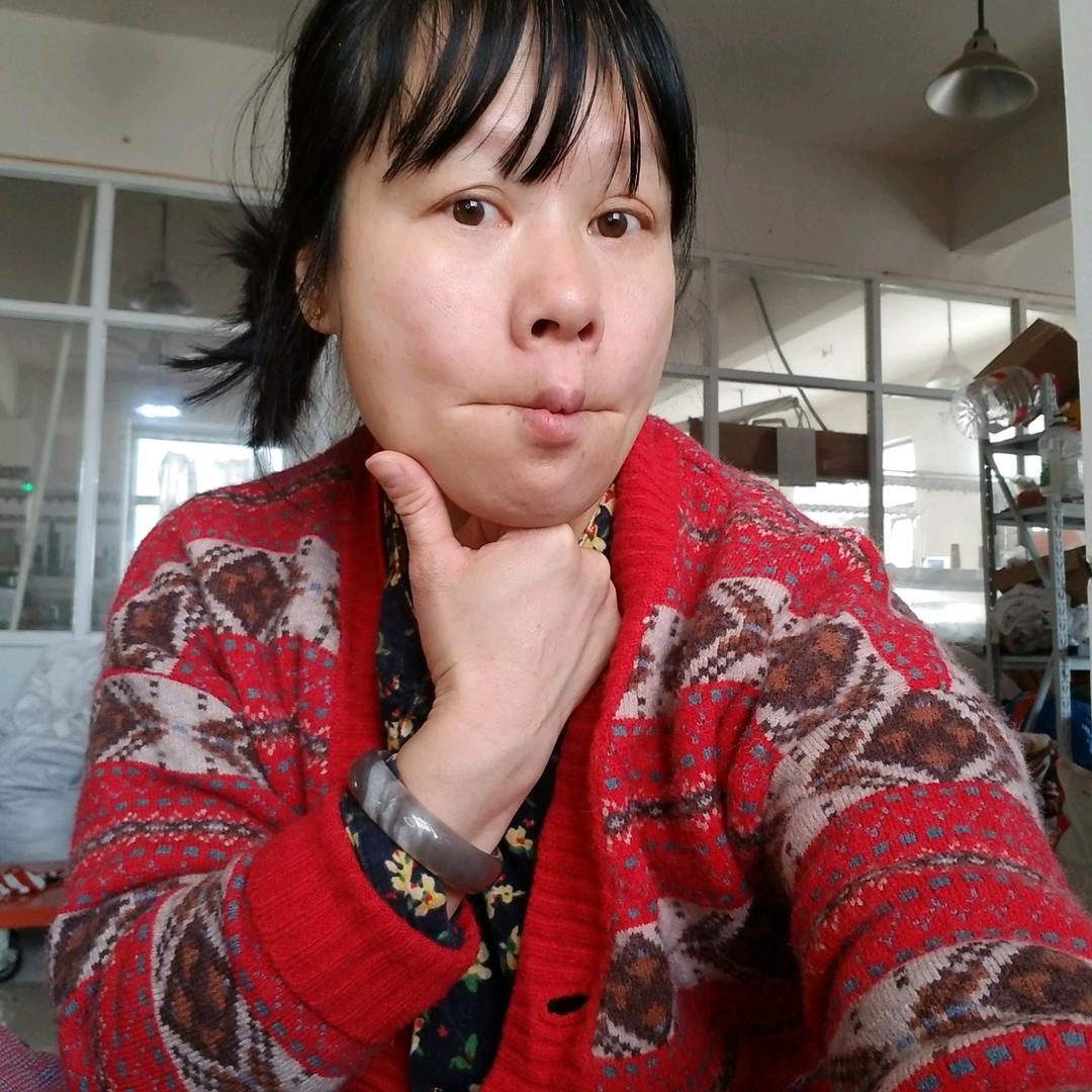 右手香，来毛纱，织片成衣