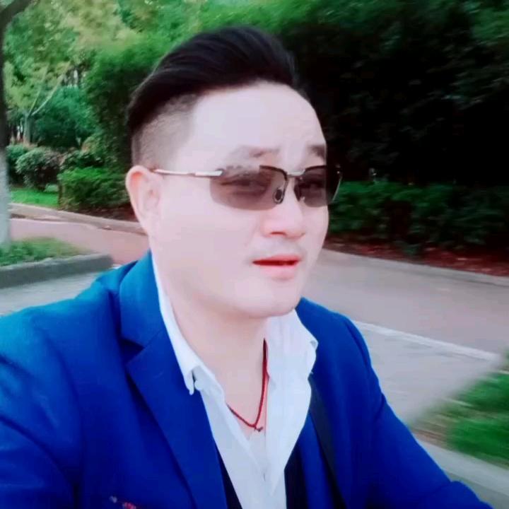 阿龙