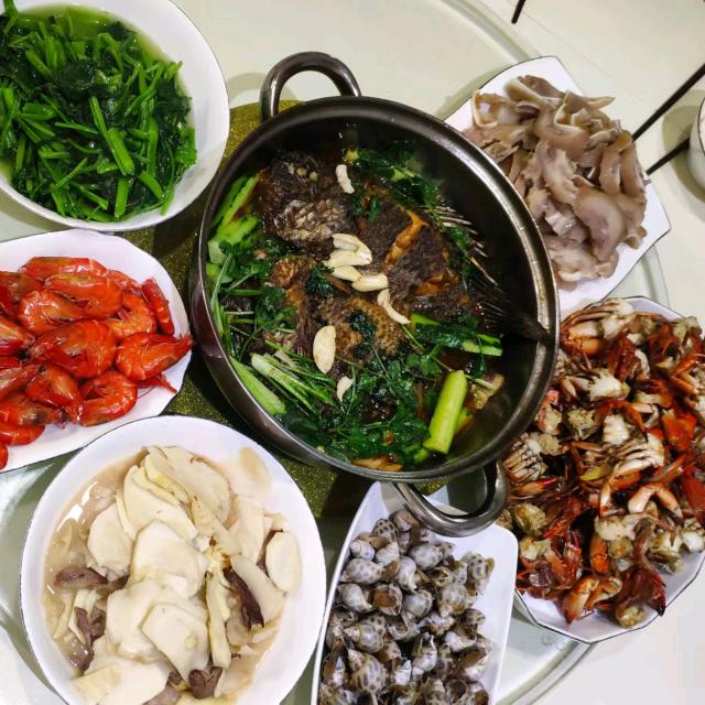 ╭( ′• o •′ )╭☞弟头