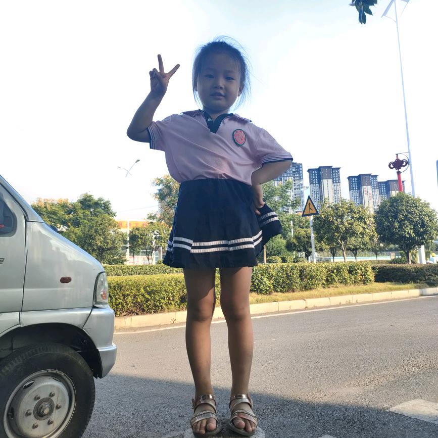 爱笑的我。