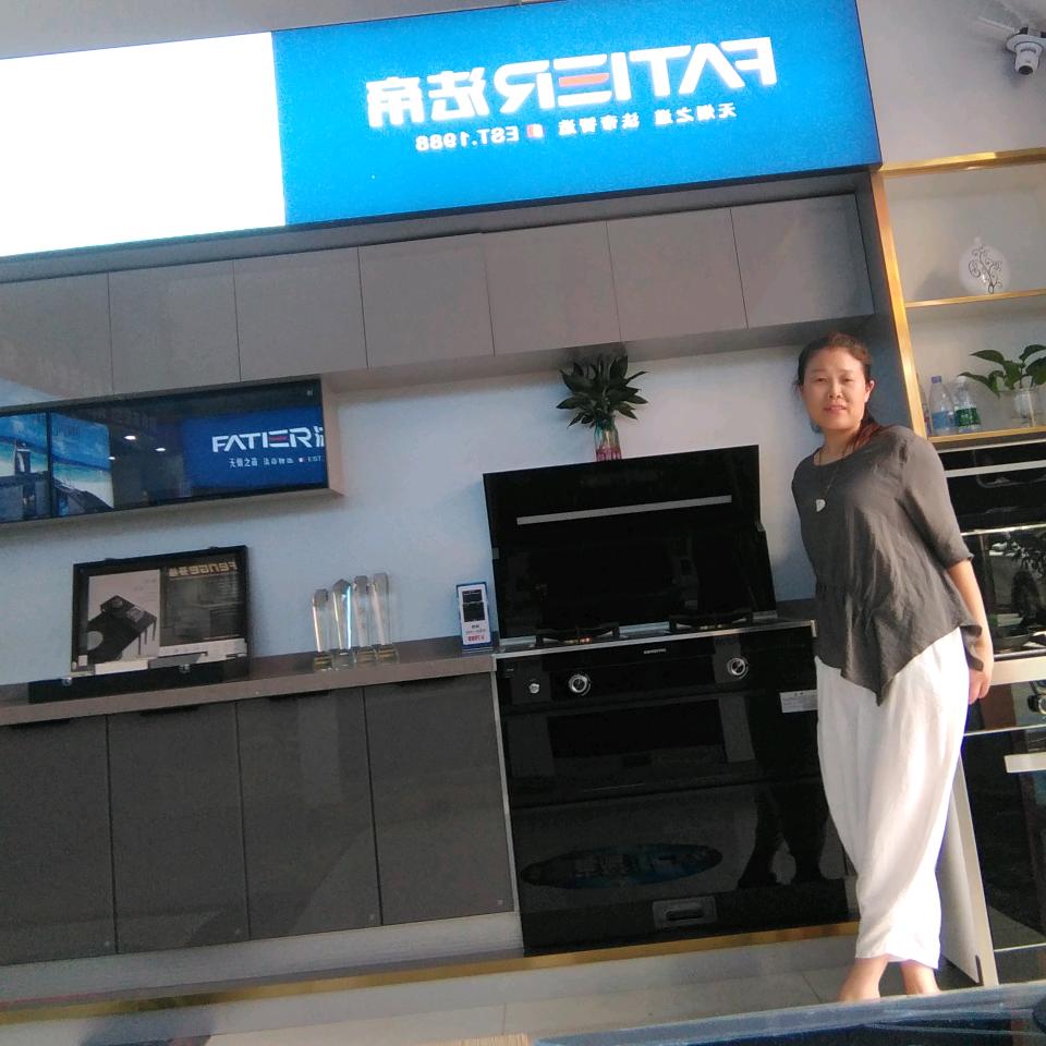 法帝集成灶何姐