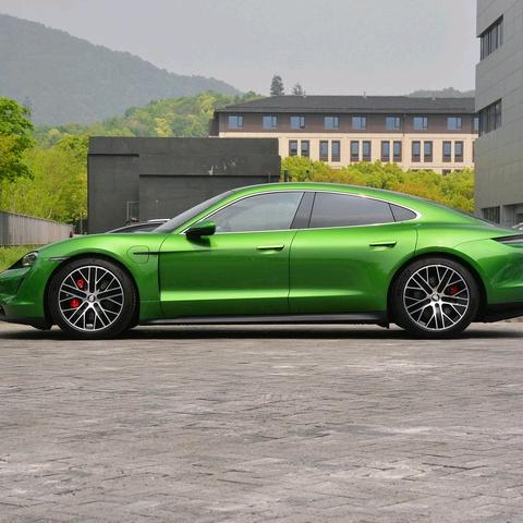 栗色“流年莫”