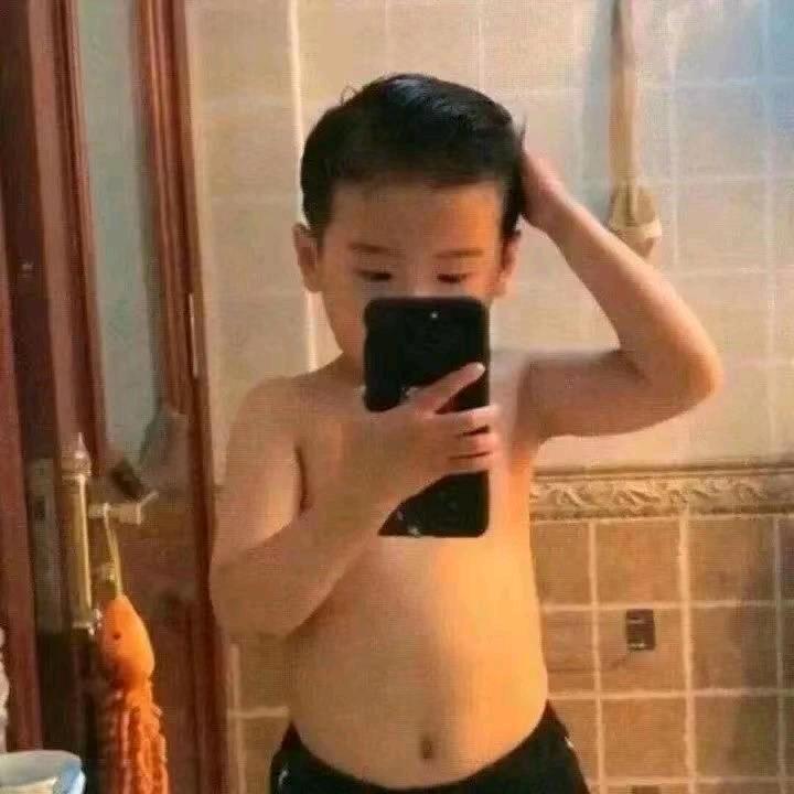 注意看这个男孩叫小帅