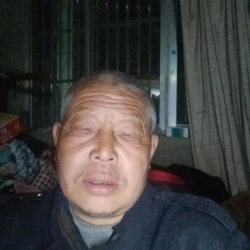 低调，