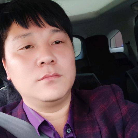 开着拖拉机迎接冬天的到来