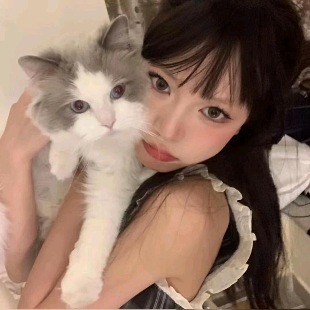 忧郁小玲少