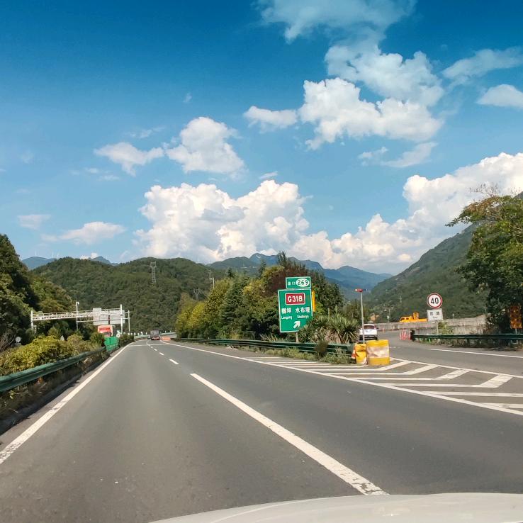 荷叶山梁朝伟