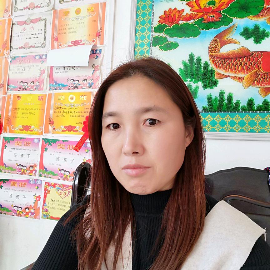 活泼女孩