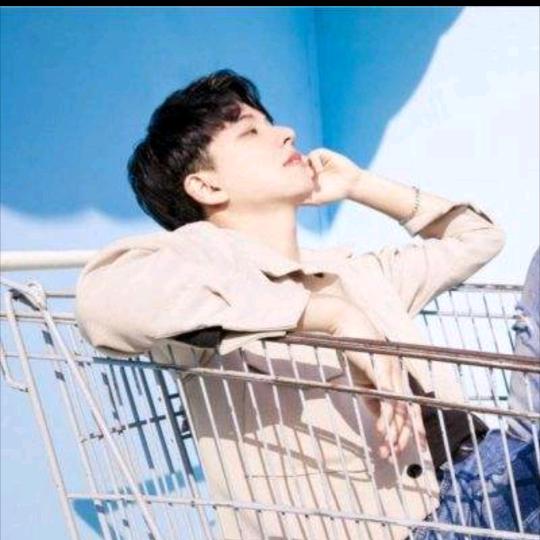 拥有非洲酋长的肤色