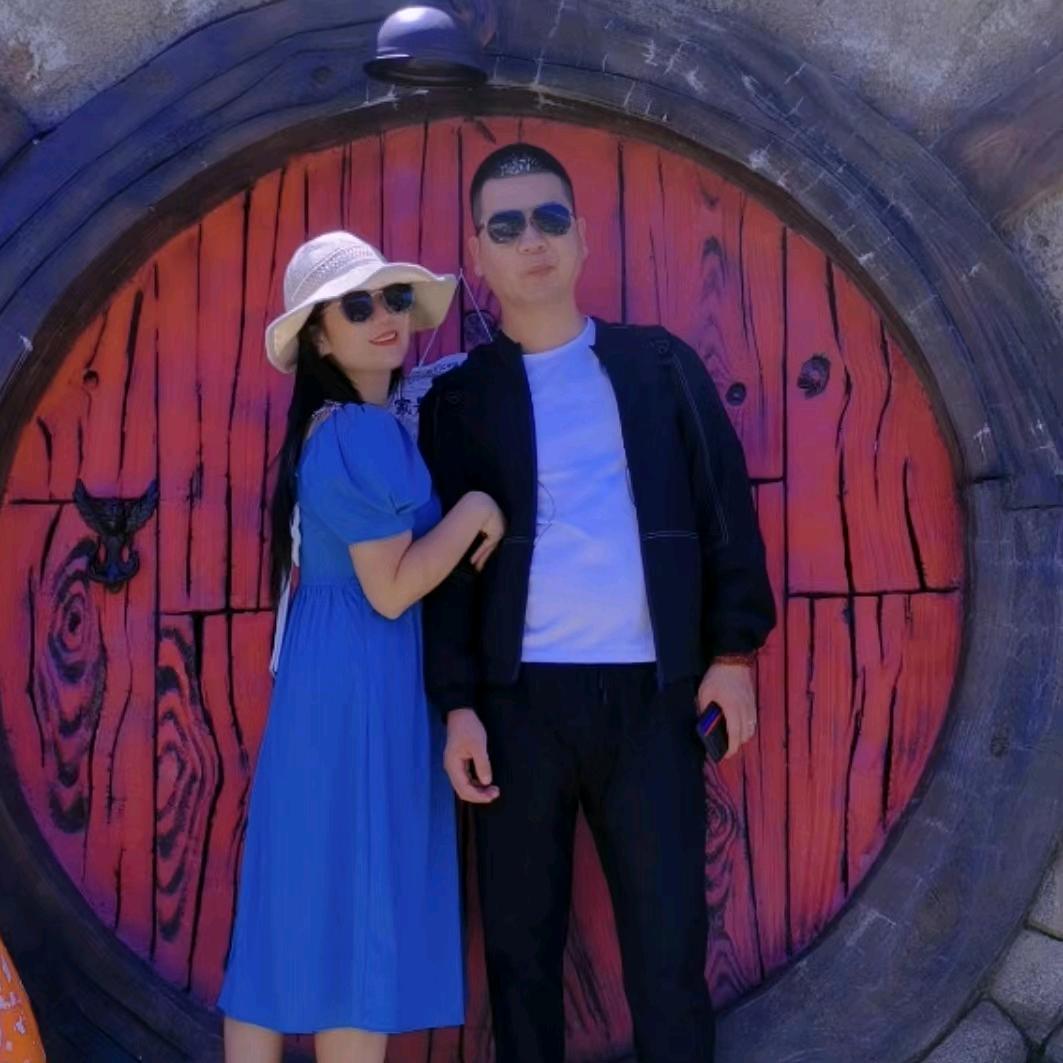 贰加壹二手车行  罗斌