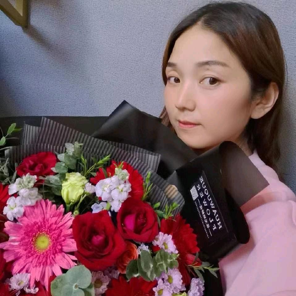 伊露有妮专注问题肌林姐