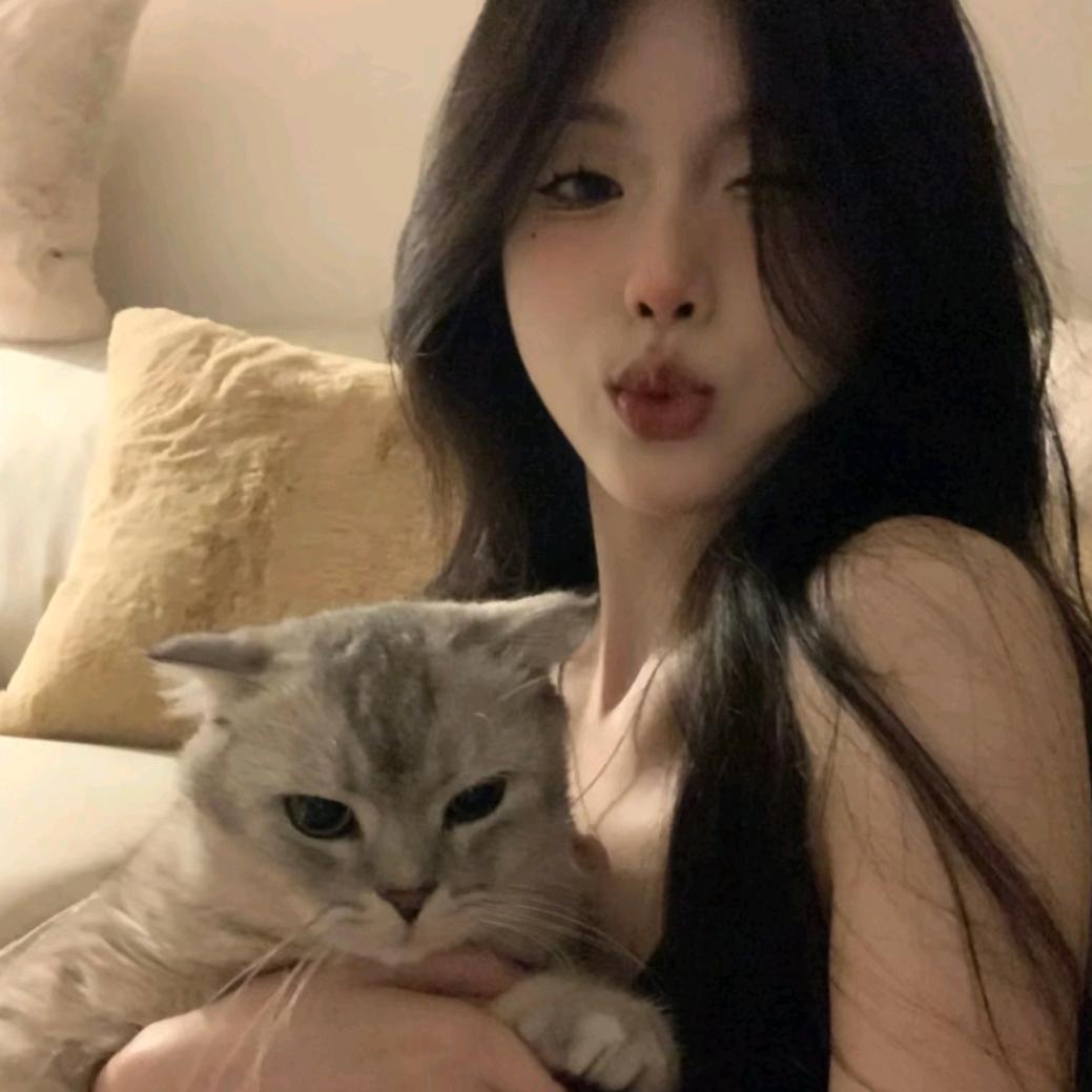 小小奶团.
