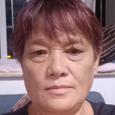 ，