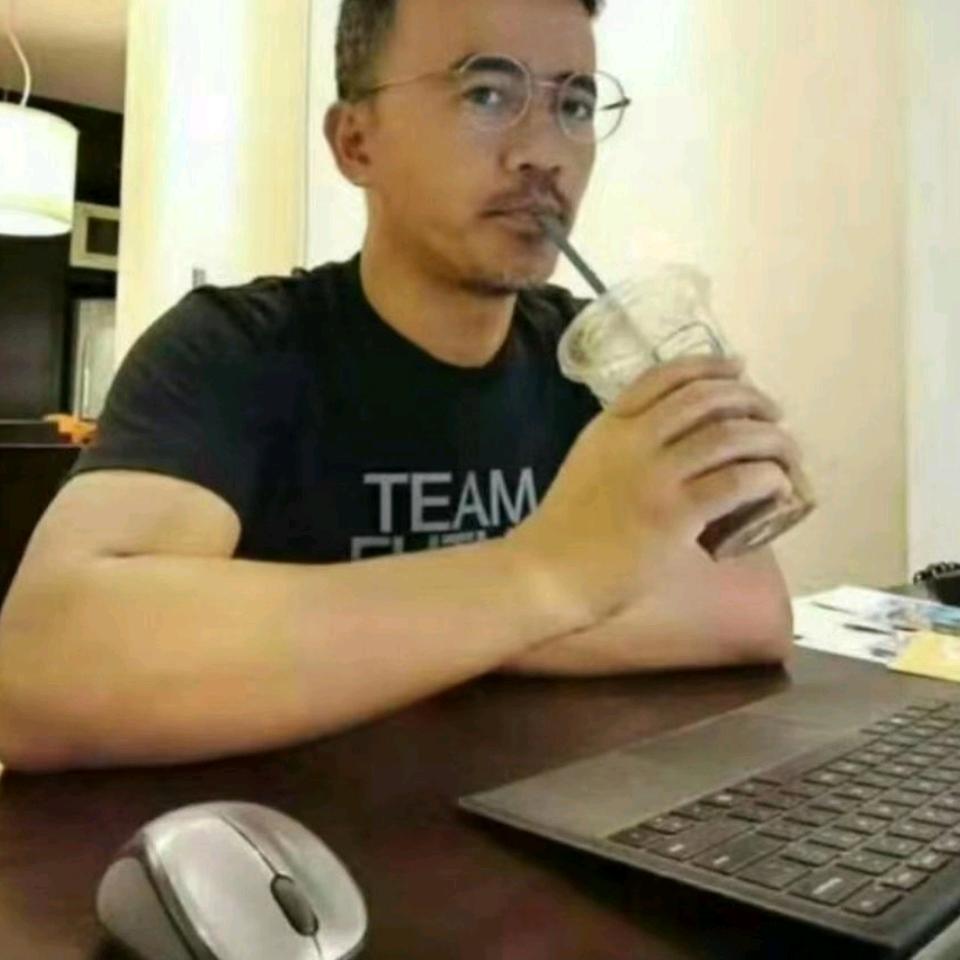 射翅的鹰