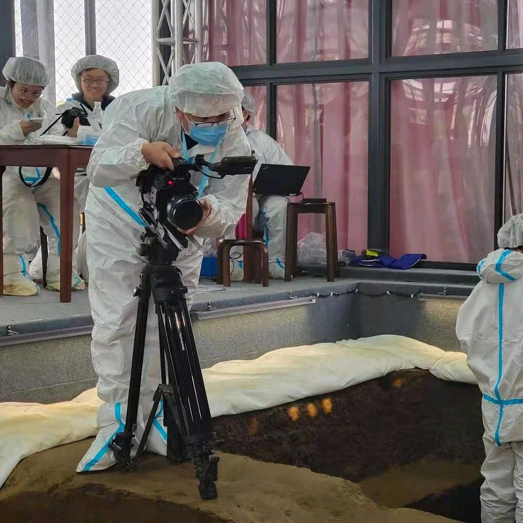 要绚烂要哗然