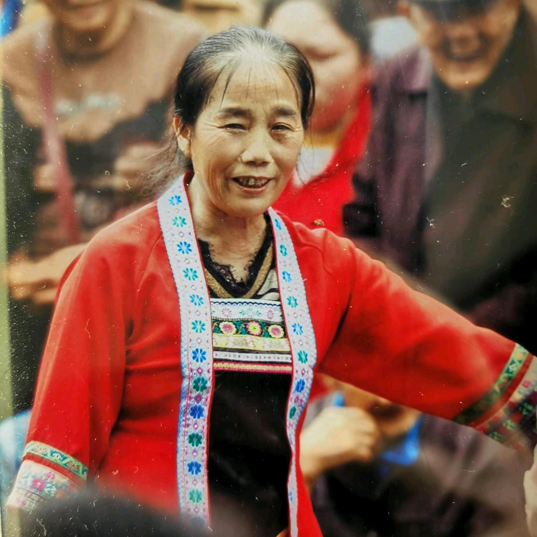 雒容婆