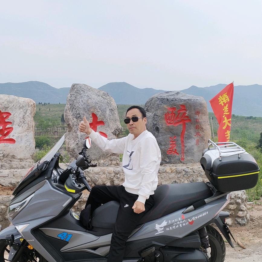 机车男孩...