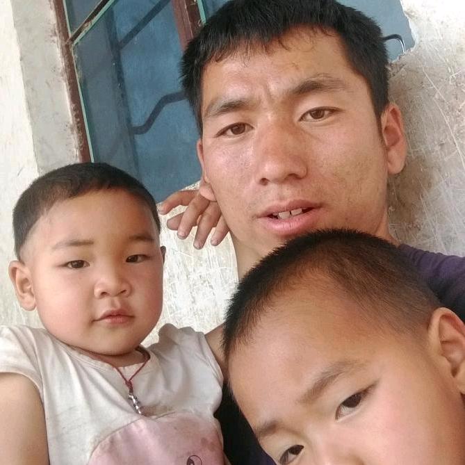 仁朝聪开开心心