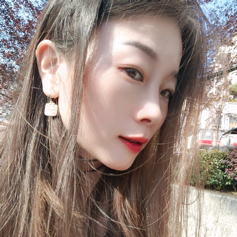 鄱阳县油墩街镇熙研世佳化妆品店