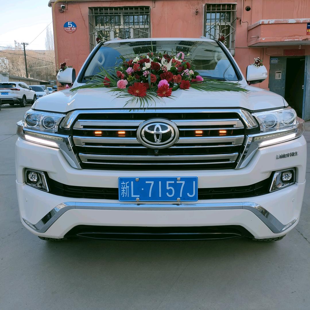 巴里坤杨新海☞挖机平板车机械租赁有限公司