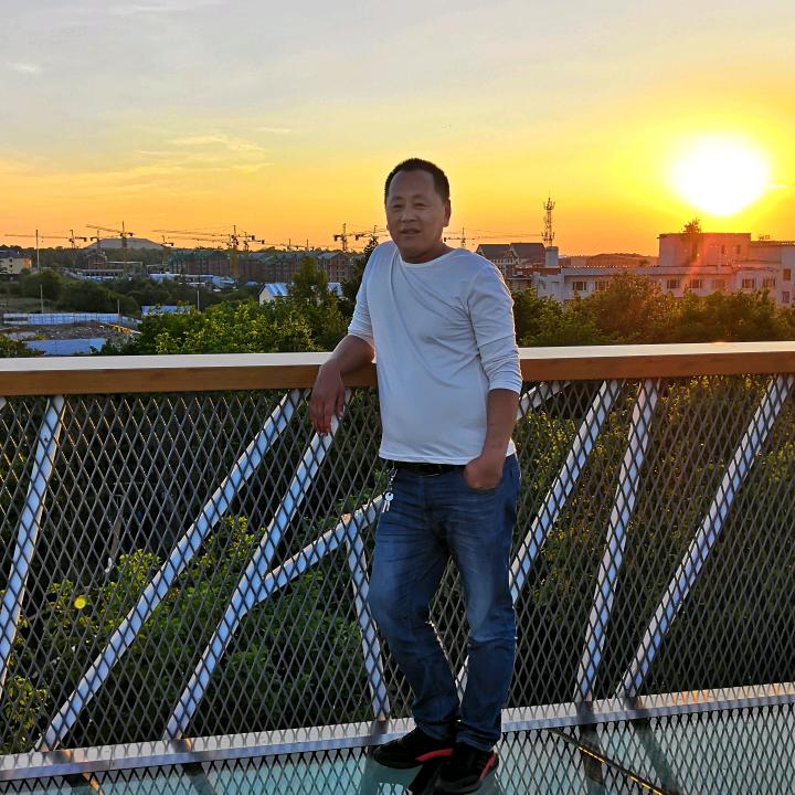 指尖萦绕烟草味