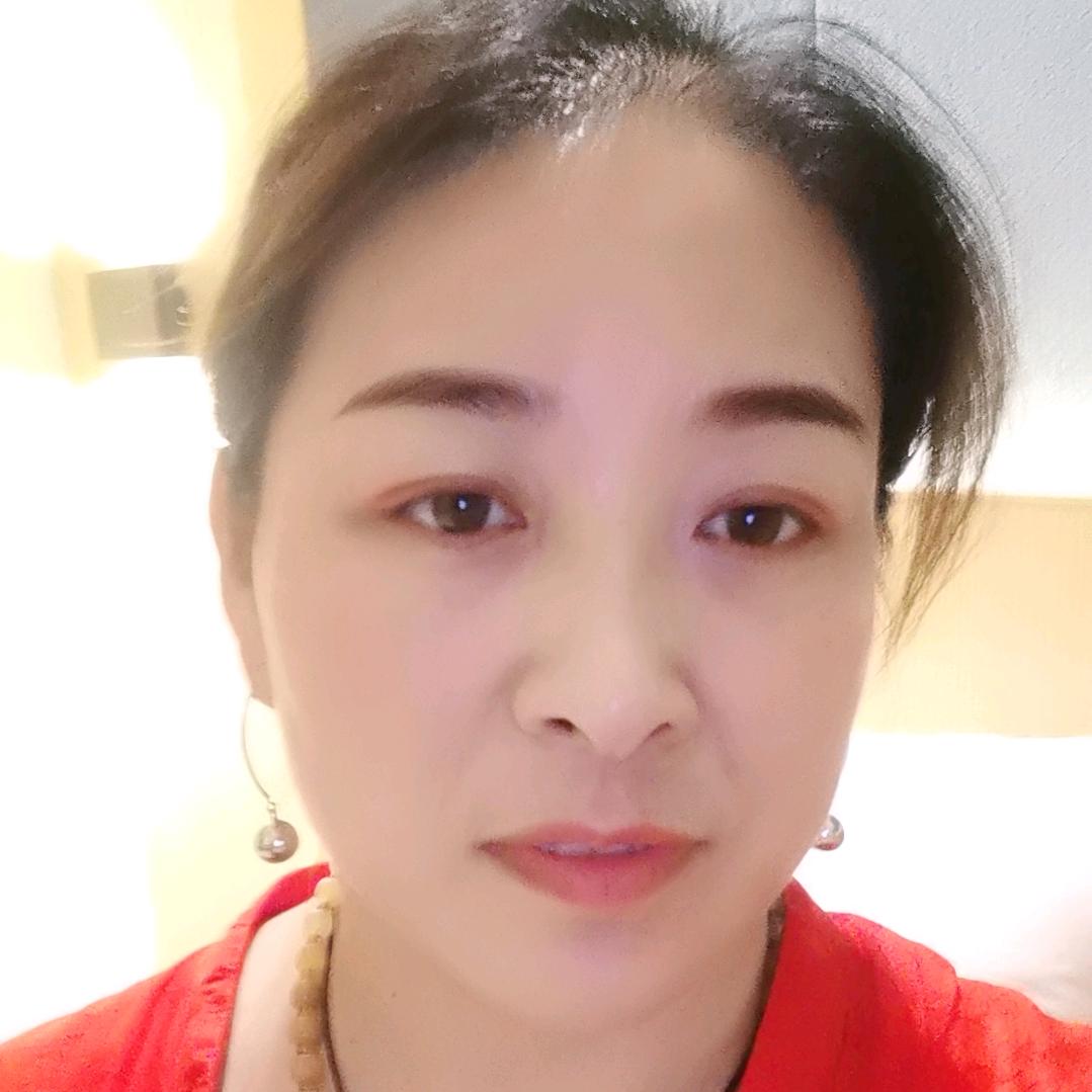 王霞