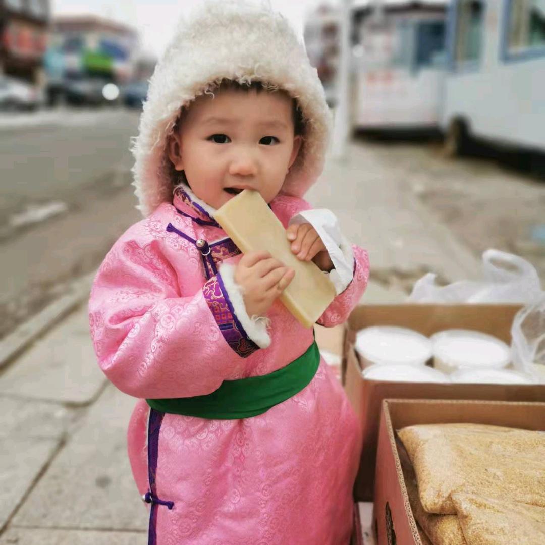 玛拉沁吉雅民族工艺品店