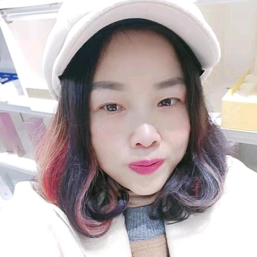 铁粉美女