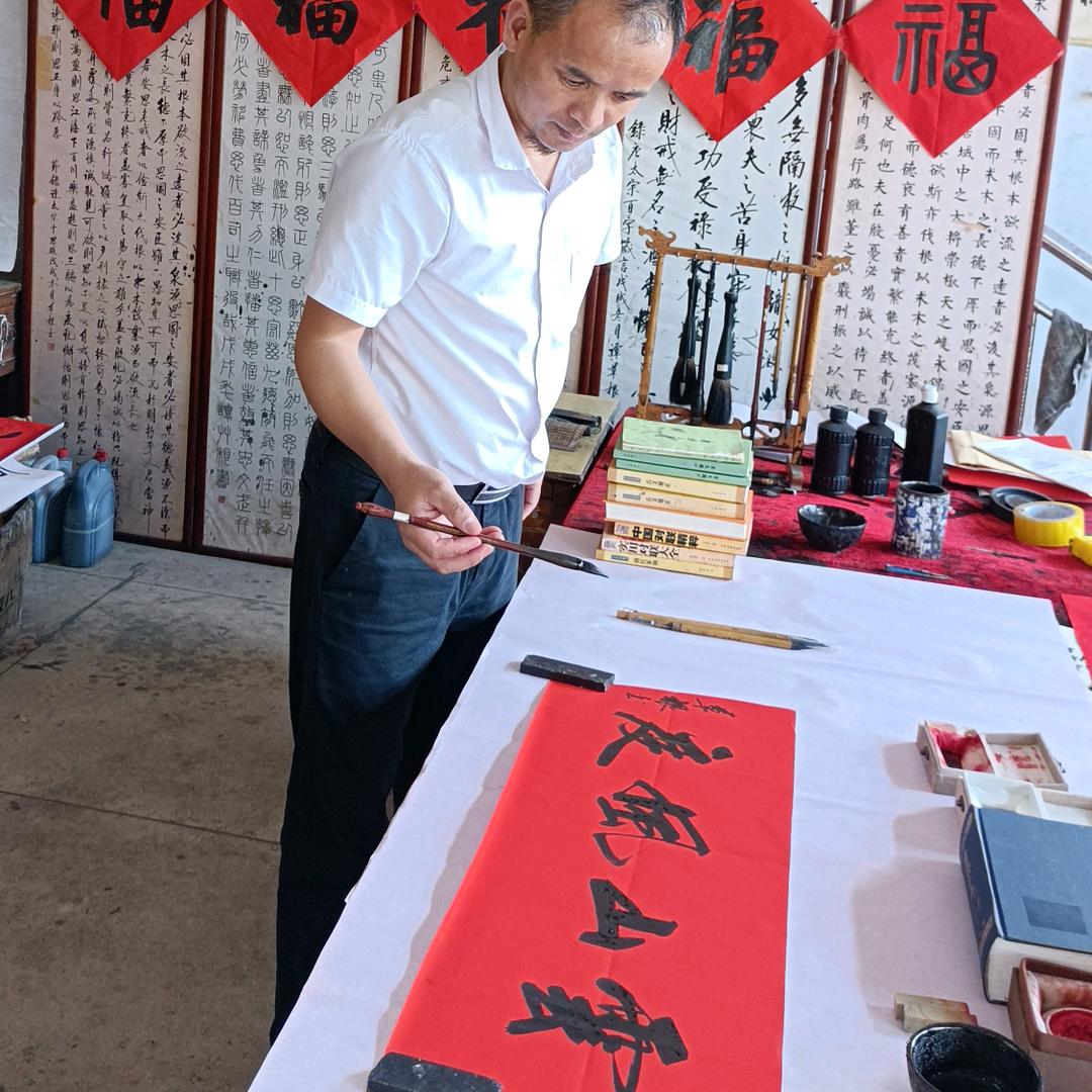 建山墨客谭草根