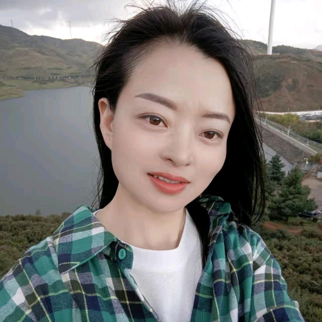 爱笑的小姐姐