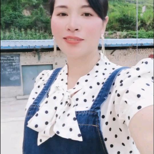 小龙女单身妈妈。