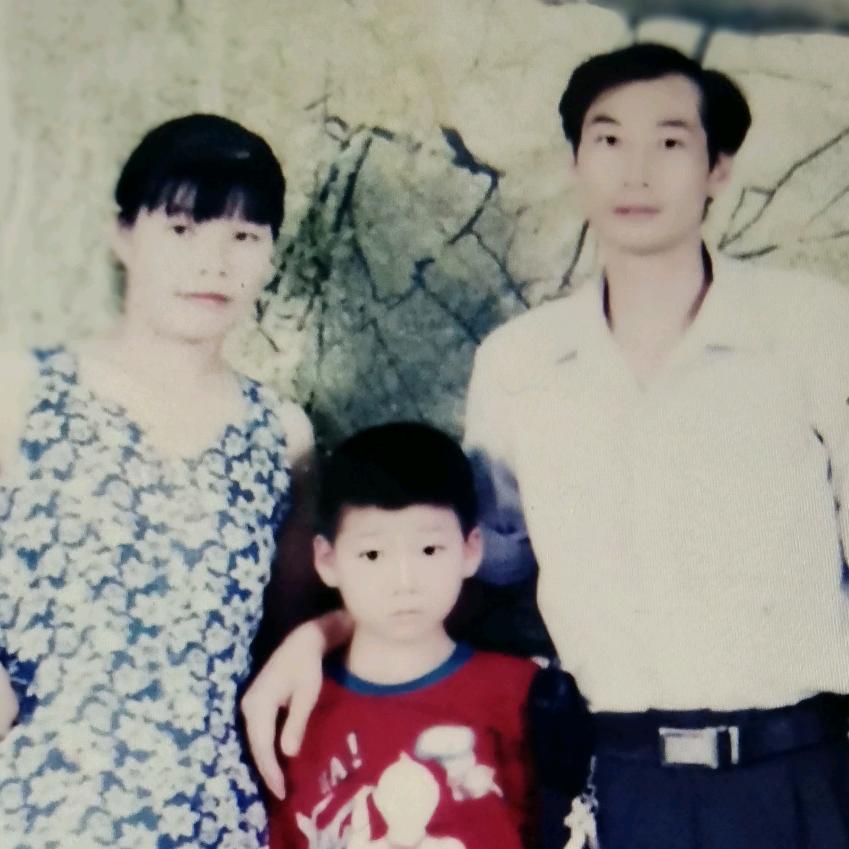 黄成伟土主岭村正宗土黑猪熟食喂养