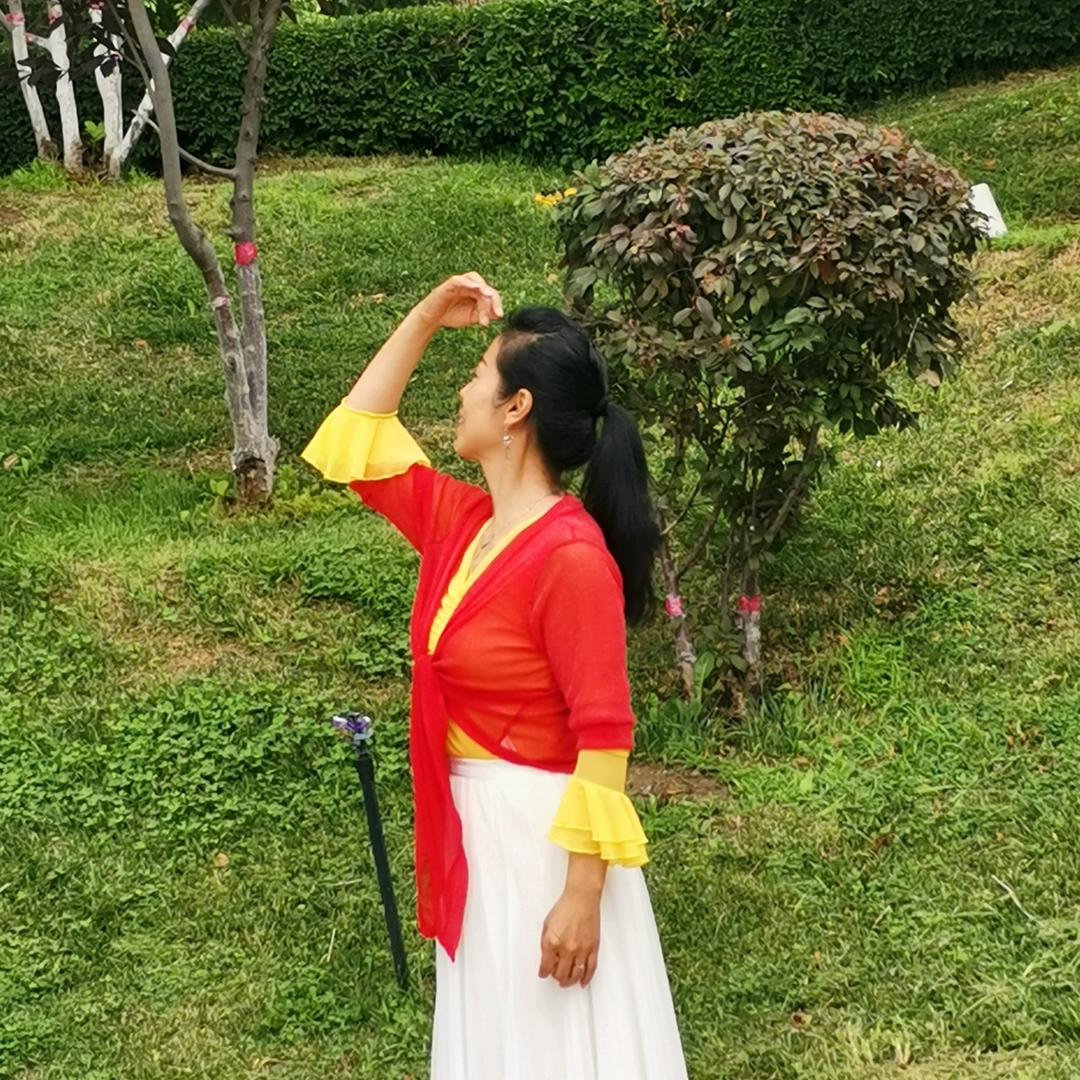 于果果老师（红果果民族舞）