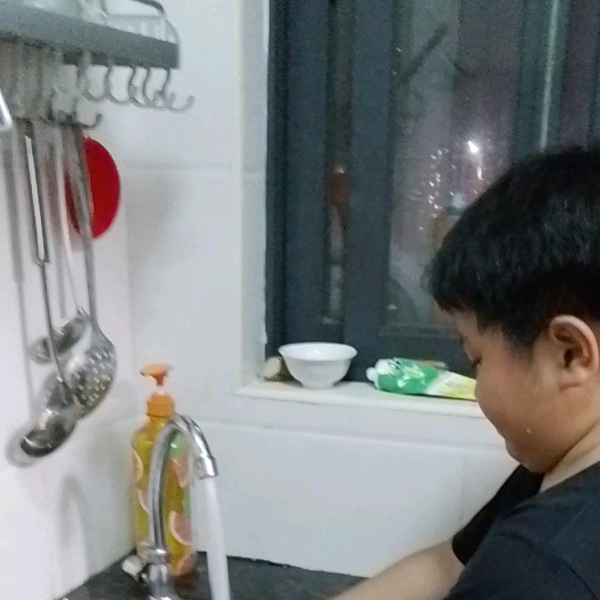 范学英