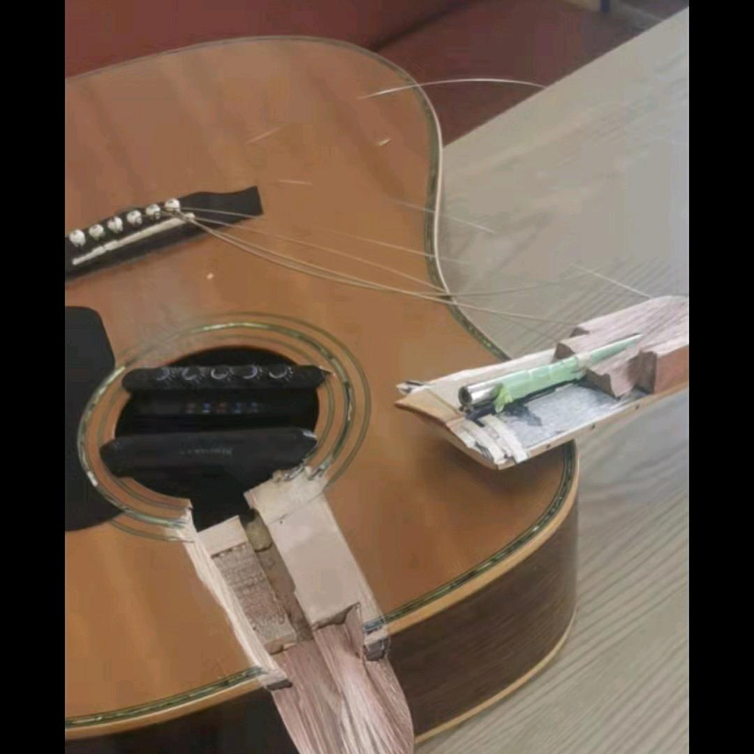 李炣