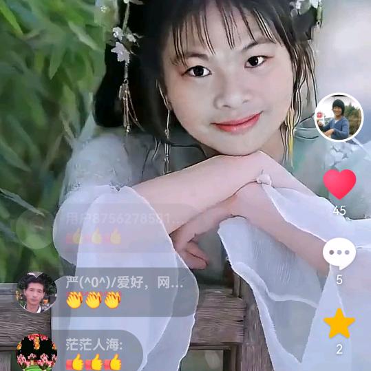 小曼。