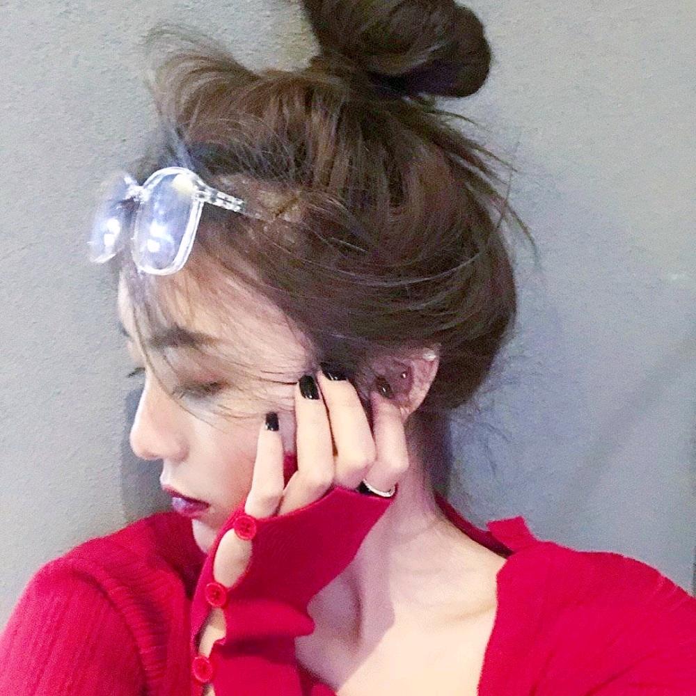 摇动的红酒杯