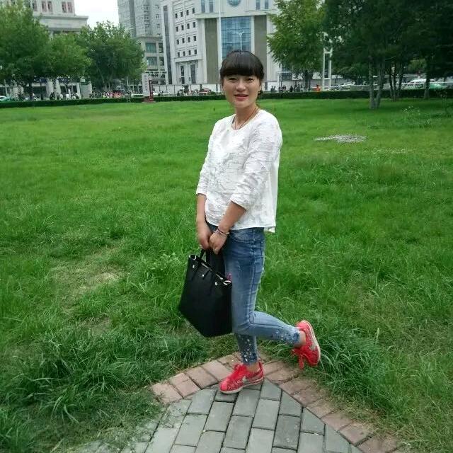 把苹果咬哭了