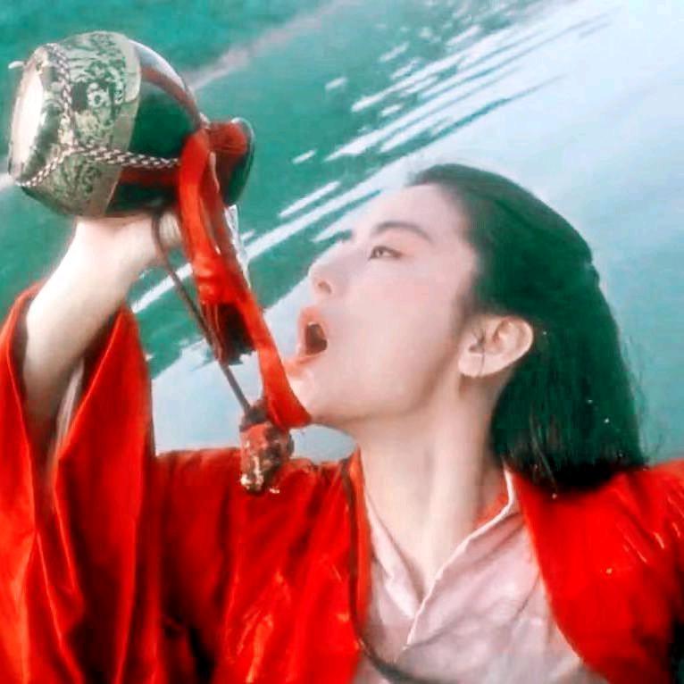 沉迷香坑的喵小姐