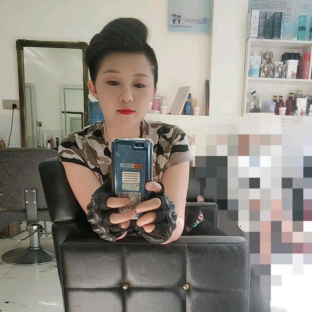 机车小容姐