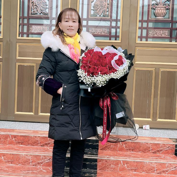 微笑徒眸意浅挚半