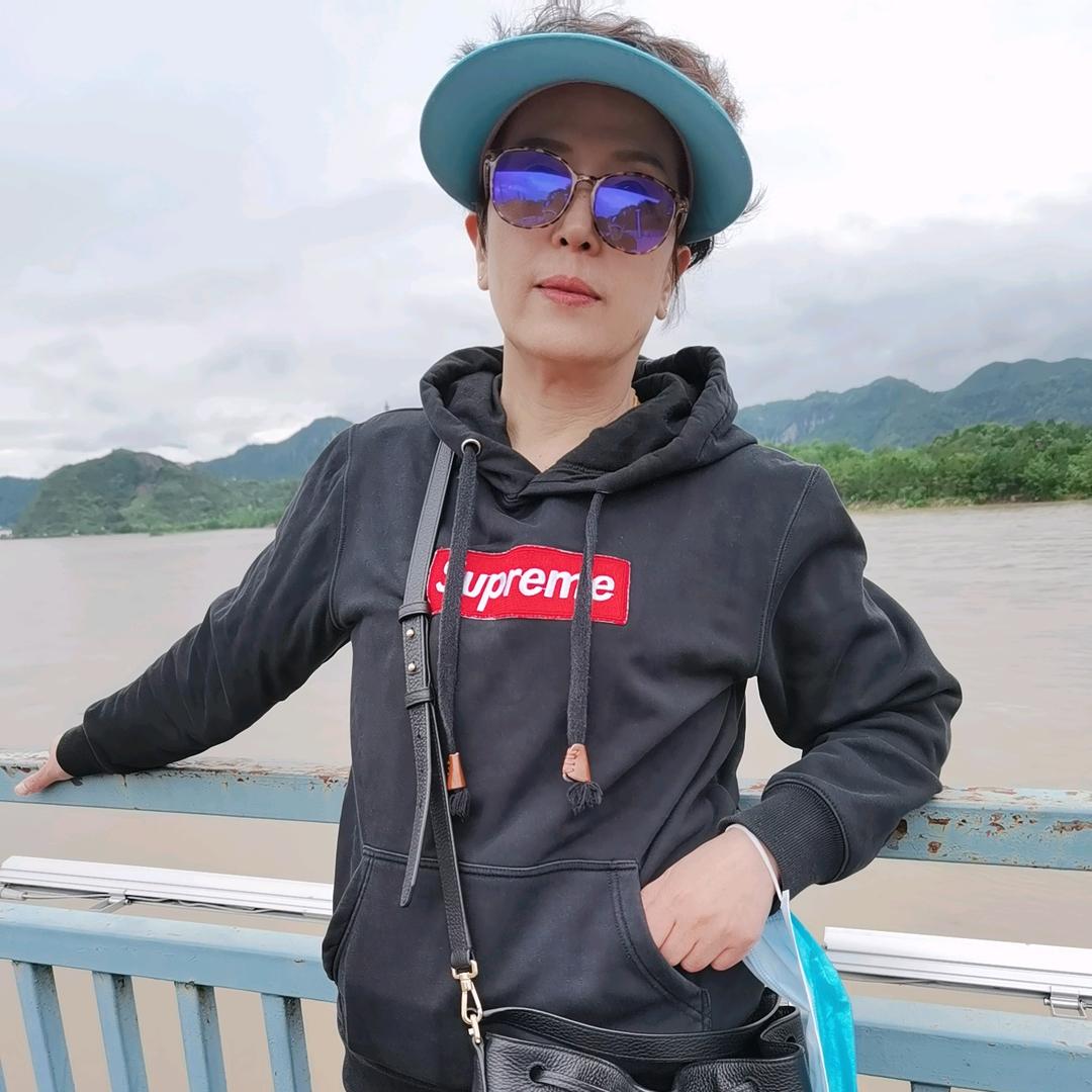 高高，钱钱的外婆手势舞