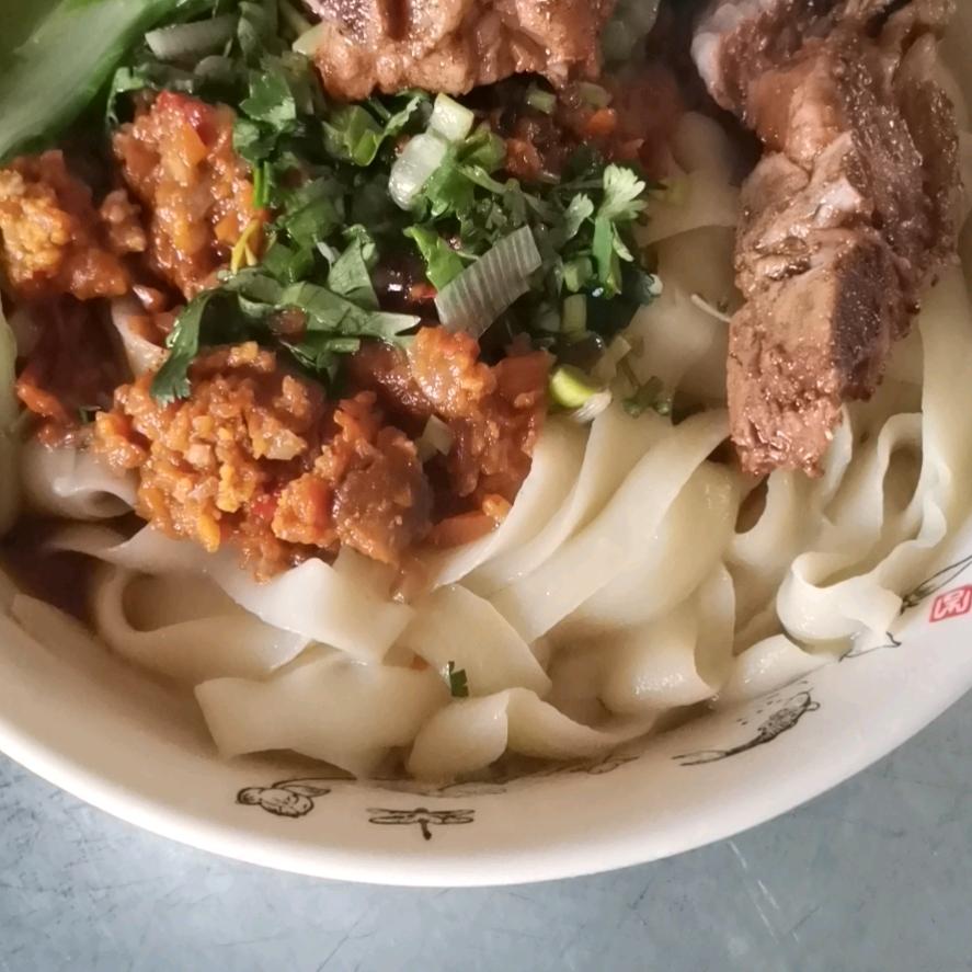 嫂子，面馆：手工臊子面