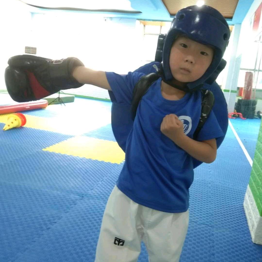 穆军辉     礼泉爱尚学托管中心